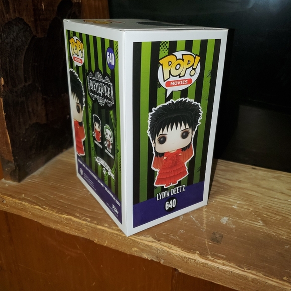 Pop! Movies Beetlejuice Lydia Deetz Red Gown 640 - Picture 2 of 4
